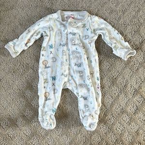 Newborn magnetic onsie gender neutral in smoke/pet free home